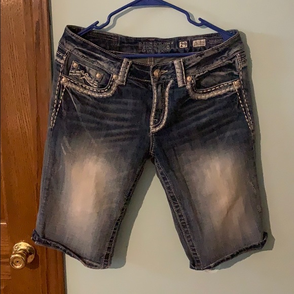 Miss Me Bermuda - Picture 1 of 3